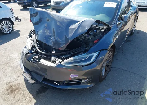 2018 Tesla Model S 100D/75D/P100D z USA, uszkodzony, nr VIN 5YJSA1E25JF294259